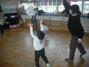 パラシュートで遊んでいるところ