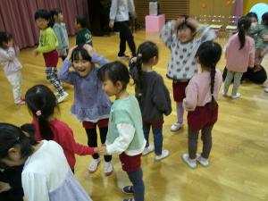 ひっつきもっつきをしています