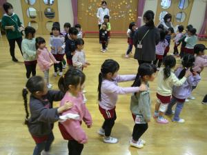 じゃんけん列車をしています