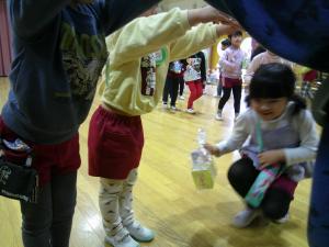 ありがとうトンネルから退場する5歳児