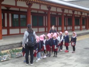 薬師寺を散策しているところ