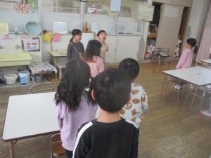 4歳児当番活動をする様子