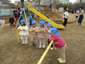 ブランコの順番待ってるよ