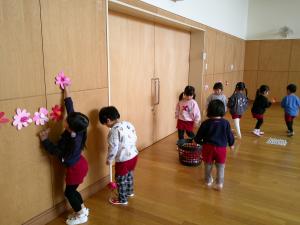 ３歳児　お別れ会の準備をみんなでしています