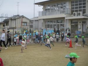 4歳児マラソンをする様子