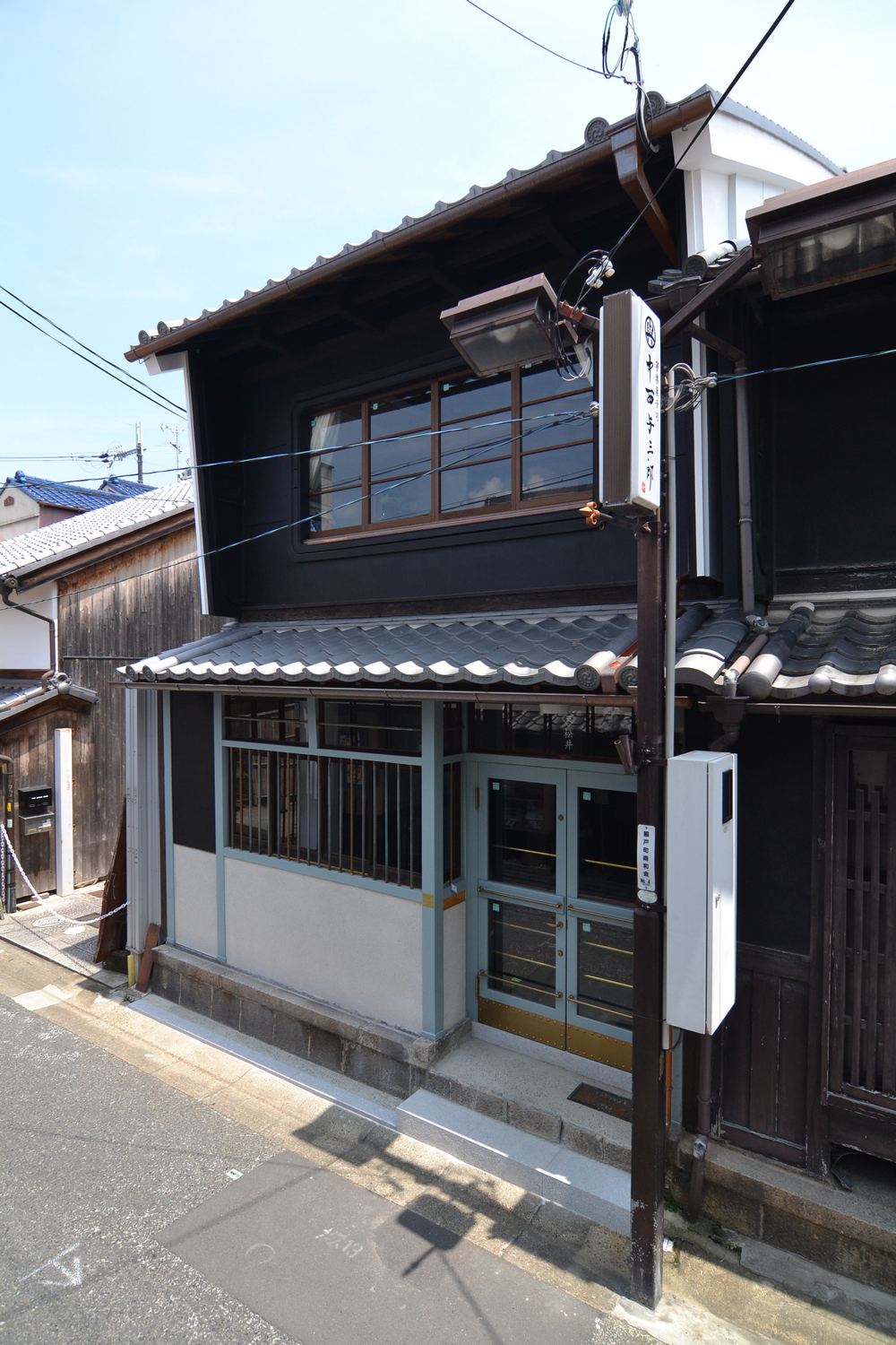 旧和田家住宅（松井家住宅）店舗兼主屋の正面外観写真