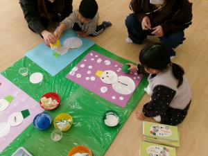 ２歳児ゆきだるま製作
