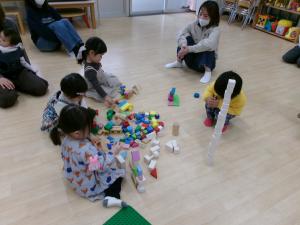 ２歳児積み木遊び