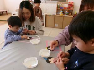 【ひよこ組】雛飾りシール貼り