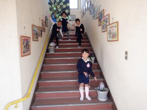 佐保幼　お花を飾る