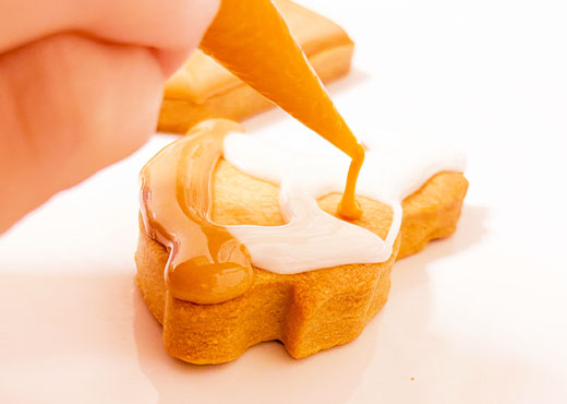 アイシングクッキーを作る様子