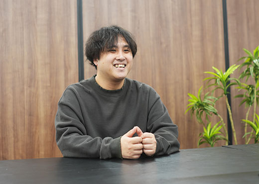 明るい笑顔の長尾さん