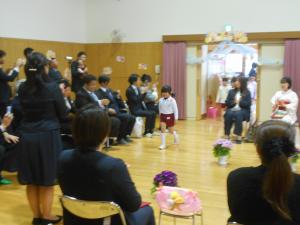 子ども達が入場してきました