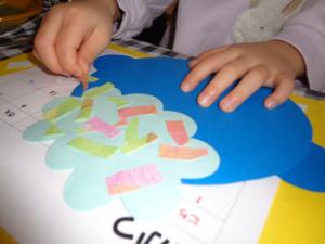 鬼の顔をつくっています