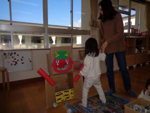 豆あて遊びをしています