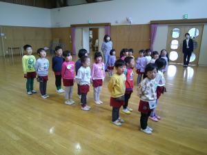 歌を歌っています