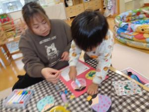 ひな人形のカレンダーをつくっています