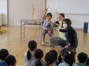 自分の心音を聞いています