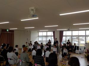 証書をもらいに行くところ
