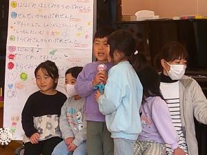 お別れ会の司会をする4歳児