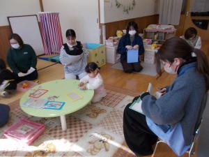 保健士さんがお話しをしてくださっています