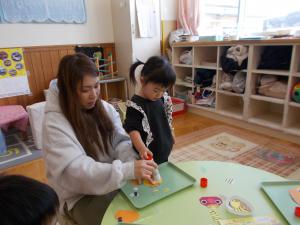 大好きなスティックのりを使っています。