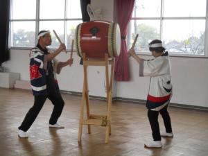 櫓太鼓を叩く地域の方