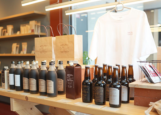 並んだボトルのロクメイコーヒー