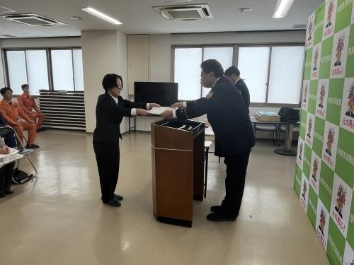 迅速に初期消火を実施してくださった方へ感謝状を贈呈しました。