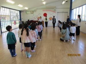 リズム室で話を聞く