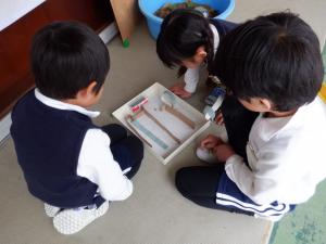 佐保幼　ダンゴムシ迷路