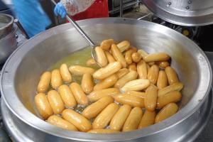 揚げパン調理①