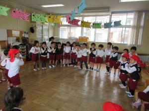 一緒にダンスを踊っています