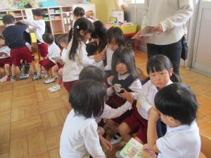 お手伝いをしています