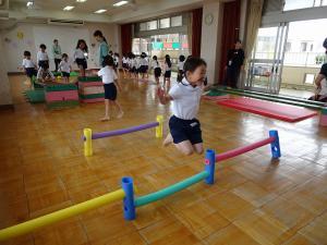 高くジャンプ