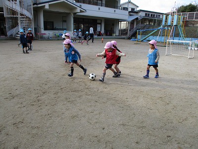 サッカー遊びの画像1