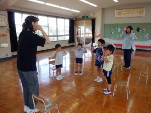 佐保幼　6月英語で遊ぼう２