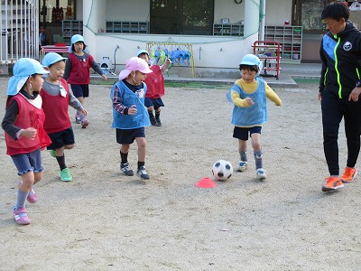 サッカー遊びの画像1