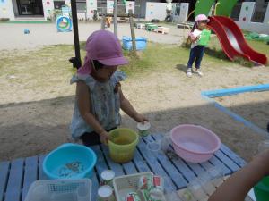 水を入れたり出したりしています