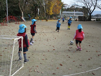 サッカー遊びの画像2