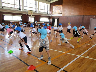 小学校で体操