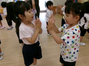 友達とダンス
