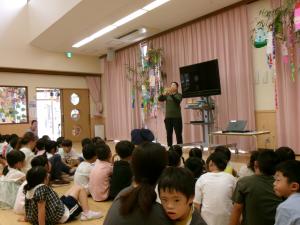 七夕の話を聞いています