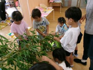 紐をくくるのに挑戦
