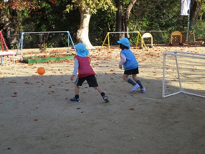 ボール遊びサッカー