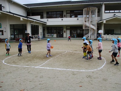 ドッジボール遊び