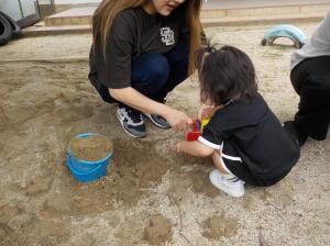 ショベルカーで遊ぶよ