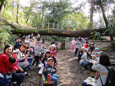 みんなでピザを食べるの画像1