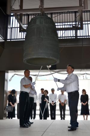 平和の鐘撞鐘