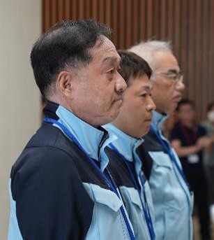 先遣隊職員出発式の様子